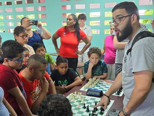 Coach Shawn teaching in las Mañanitas