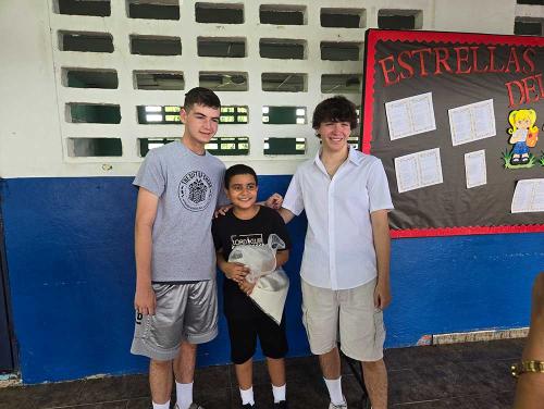 Kaleb y Kyle con un futuro campeón de ajedrez