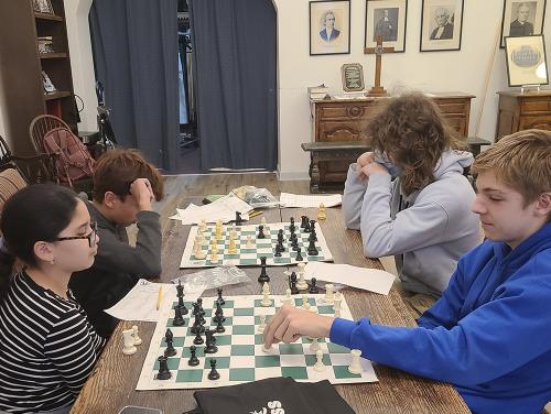 Estudiantes de Stuyvesant entrenando ajedrez