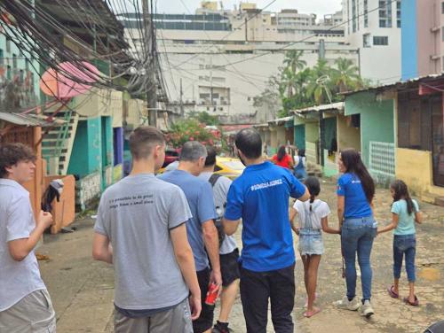 Gift of Chess in Panama streets