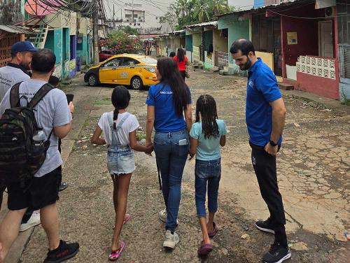 Gift of Chess in Panama streets