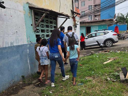 Gift of Chess in Panama streets