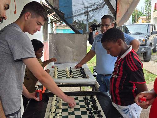 Master Kyle Lancman teaching chess